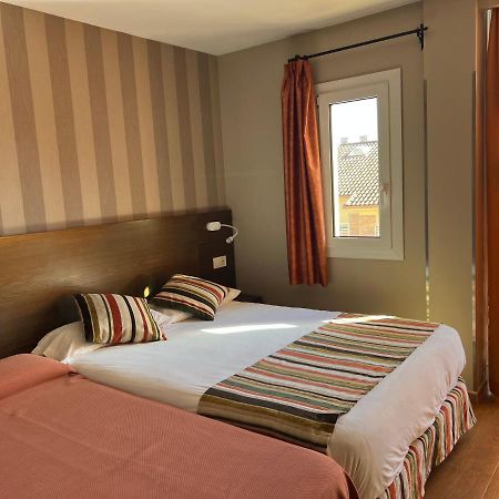 Hostal Los Coronales Madrid Exterior foto