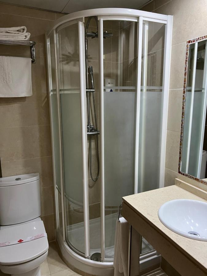 Hostal Los Coronales Madrid Exterior foto