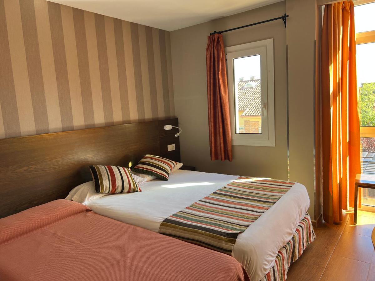 Hostal Los Coronales Madrid Exterior foto