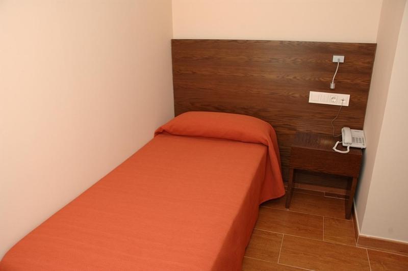 Hostal Los Coronales Madrid Exterior foto
