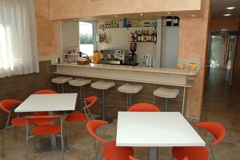Hostal Los Coronales Madrid Exterior foto