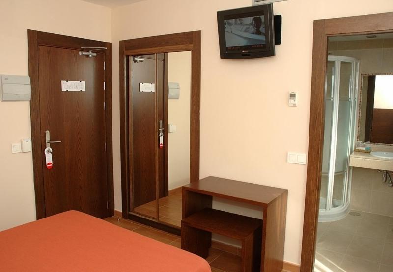 Hostal Los Coronales Madrid Zimmer foto